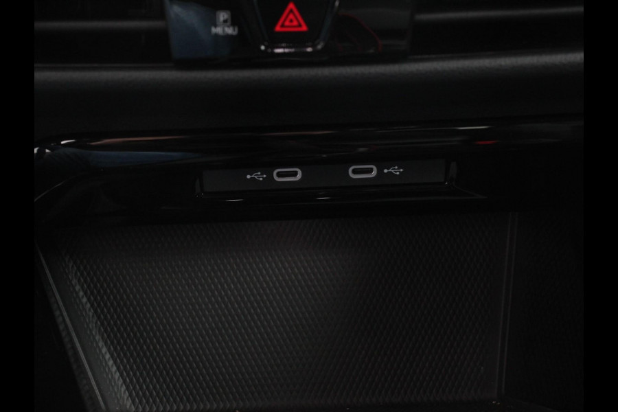 Volkswagen Golf 1.5 eTSI 150pk DSG Style Navigatie DAB Camera Lane Assist LED Adaptive Cruise Control Keyless Go Stoelverwarming Lichtmetalen Velgen