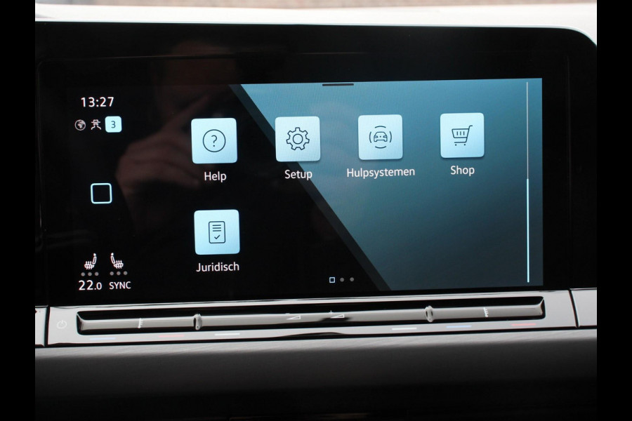 Volkswagen Golf 1.5 eTSI 150pk DSG Style Navigatie DAB Camera Lane Assist LED Adaptive Cruise Control Keyless Go Stoelverwarming Lichtmetalen Velgen