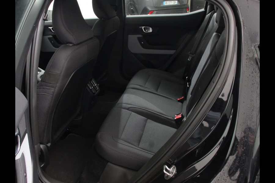 Polestar 2 Standard Range Single Motor 69 kWh Automaat Camera Dab Led Verwarmde voorstoelen Navigatie Apple Carplay/Android Auto Climate Control Parkeer sensoren