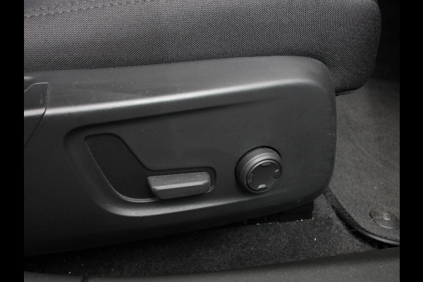 Polestar 2 Standard Range Single Motor 69 kWh Automaat Camera Dab Led Verwarmde voorstoelen Navigatie Apple Carplay/Android Auto Climate Control Parkeer sensoren