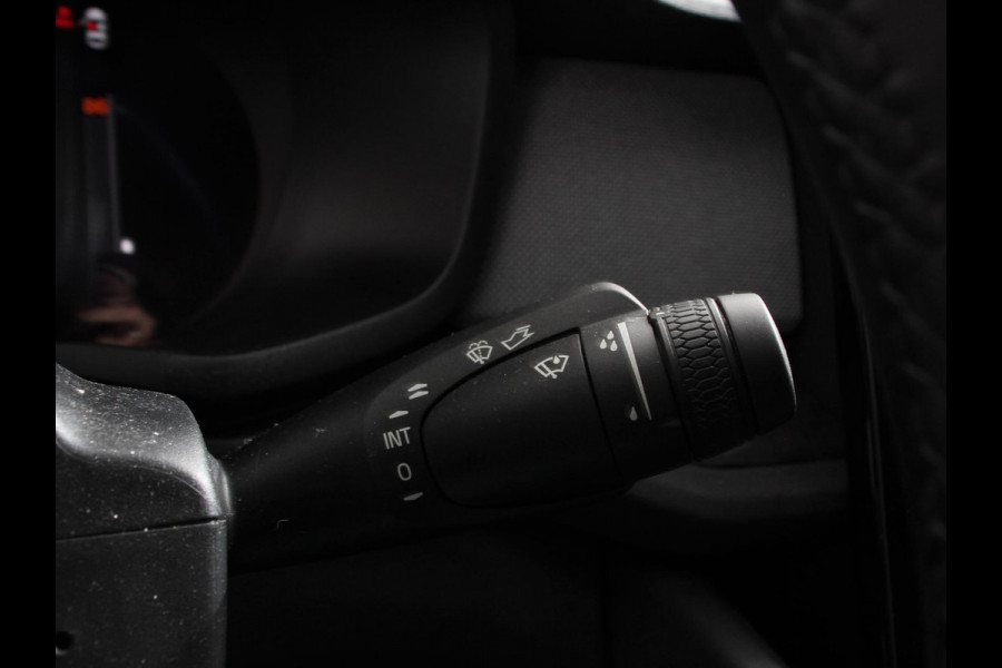 Polestar 2 Standard Range Single Motor 69 kWh Automaat Camera Dab Led Verwarmde voorstoelen Navigatie Apple Carplay/Android Auto Climate Control Parkeer sensoren