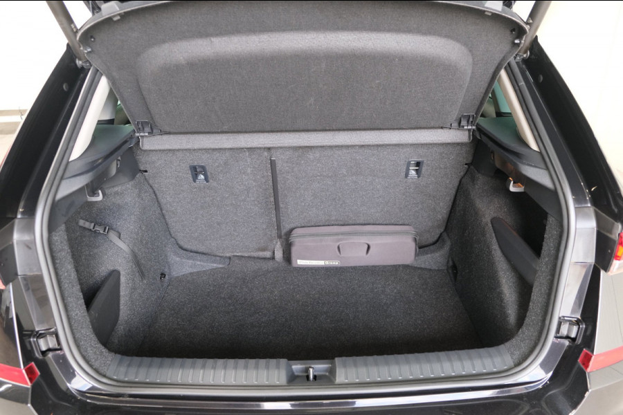 Škoda Kamiq 1.5 TSI ACT Business Edition Automaat - N.A.P. Airco, Camera, Cruise, Virtual Display, PDC.