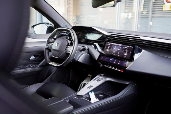 Peugeot 308 1.6 Plug-in Hybrid 225 GT / LED / 18'' / AGR / Winter / Elec Stoel / Alcantara / Massage / Camera