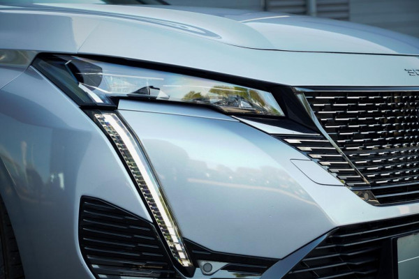 Peugeot 308 1.6 Plug-in Hybrid 225 GT / LED / 18'' / AGR / Winter / Elec Stoel / Alcantara / Massage / Camera