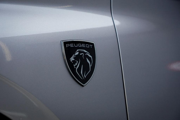 Peugeot 308 1.6 Plug-in Hybrid 225 GT / LED / 18'' / AGR / Winter / Elec Stoel / Alcantara / Massage / Camera