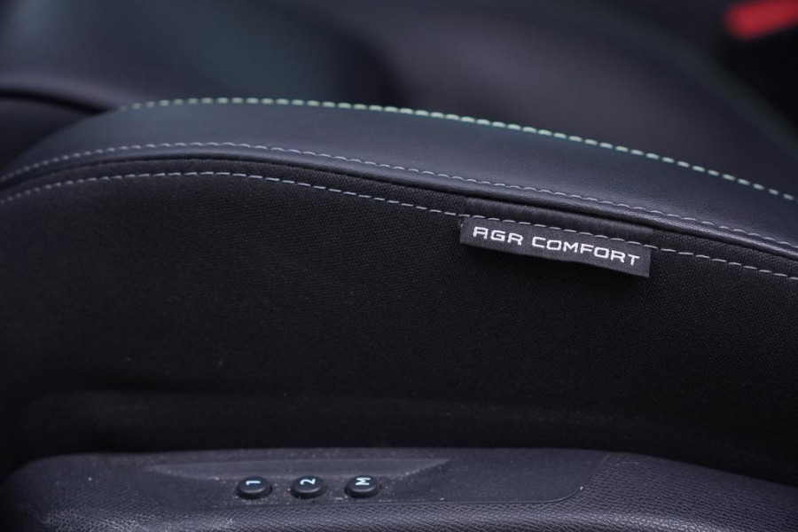 Peugeot 308 1.6 Plug-in Hybrid 225 GT / LED / 18'' / AGR / Winter / Elec Stoel / Alcantara / Massage / Camera