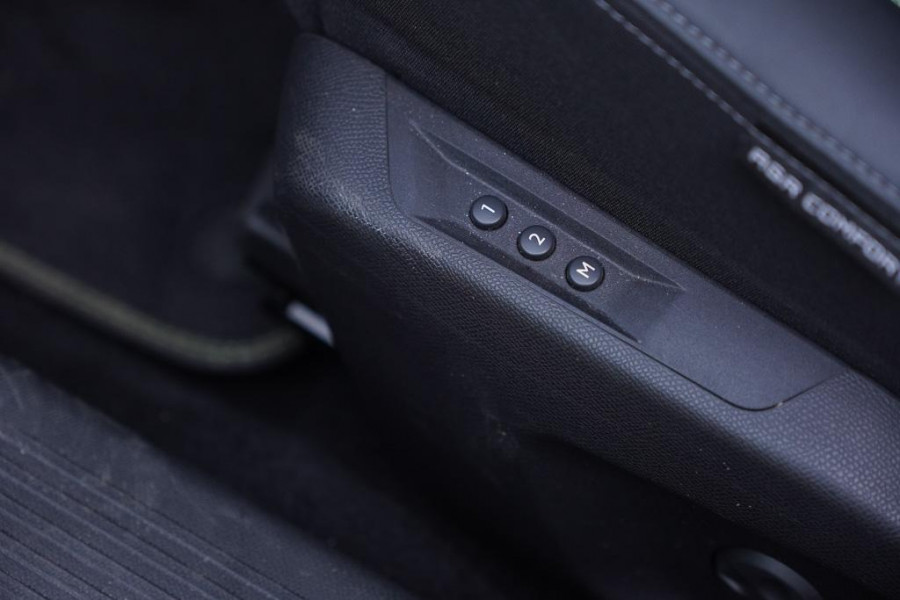 Peugeot 308 1.6 Plug-in Hybrid 225 GT / LED / 18'' / AGR / Winter / Elec Stoel / Alcantara / Massage / Camera