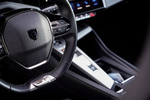 Peugeot 308 1.6 Plug-in Hybrid 225 GT / LED / 18'' / AGR / Winter / Elec Stoel / Alcantara / Massage / Camera