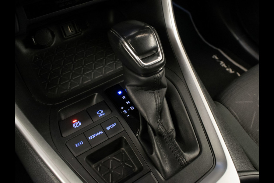 Toyota RAV4 2.5 Hybrid Sport (APPLE CARPLAY,NAVI,CAMERA,CLIMATE,CRUISE,GETINT,LED,SPORTSTOELEN,LM VELGEN,NETTE STAAT)