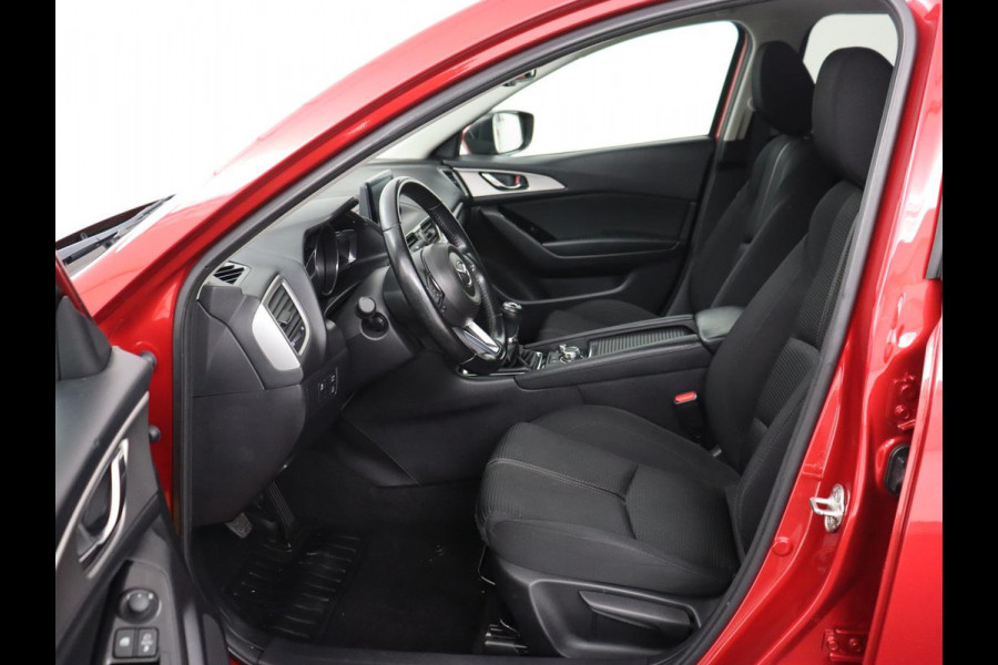 Mazda 3 2.0 SkyActiv-G 120 SkyLease+ | Stoel & stuurverwarming | Head-Up | Trekhaak | Camera | Navigatie | Full LED | Parkeerhulp | Climate control | Bluetooth | DAB | Cruise control | 103.800km NAP