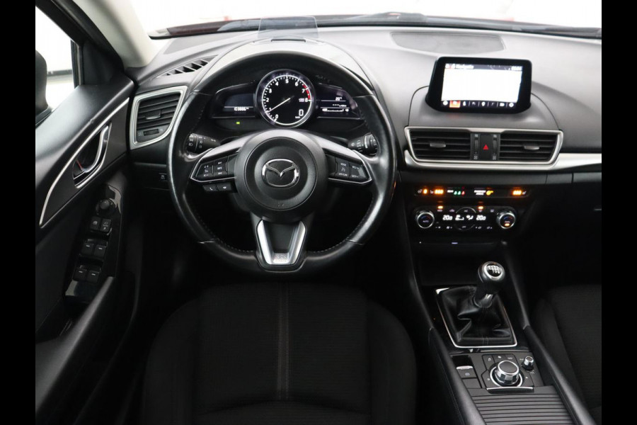 Mazda 3 2.0 SkyActiv-G 120 SkyLease+ | Stoel & stuurverwarming | Head-Up | Trekhaak | Camera | Navigatie | Full LED | Parkeerhulp | Climate control | Bluetooth | DAB | Cruise control | 103.800km NAP