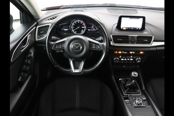 Mazda 3 2.0 SkyActiv-G 120 SkyLease+ | Stoel & stuurverwarming | Head-Up | Trekhaak | Camera | Navigatie | Full LED | Parkeerhulp | Climate control | Bluetooth | DAB | Cruise control | 103.800km NAP