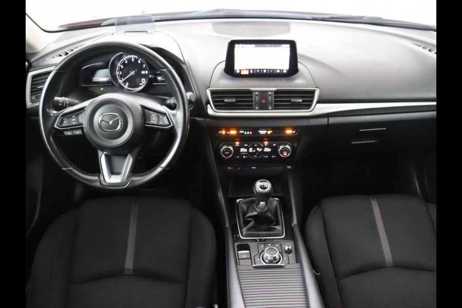 Mazda 3 2.0 SkyActiv-G 120 SkyLease+ | Stoel & stuurverwarming | Head-Up | Trekhaak | Camera | Navigatie | Full LED | Parkeerhulp | Climate control | Bluetooth | DAB | Cruise control | 103.800km NAP