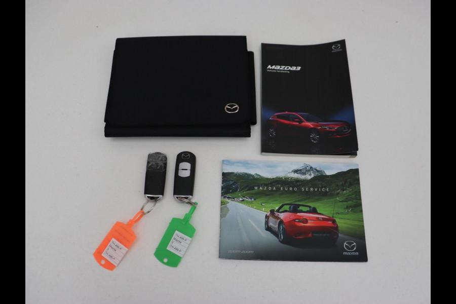 Mazda 3 2.0 SkyActiv-G 120 SkyLease+ | Stoel & stuurverwarming | Head-Up | Trekhaak | Camera | Navigatie | Full LED | Parkeerhulp | Climate control | Bluetooth | DAB | Cruise control | 103.800km NAP