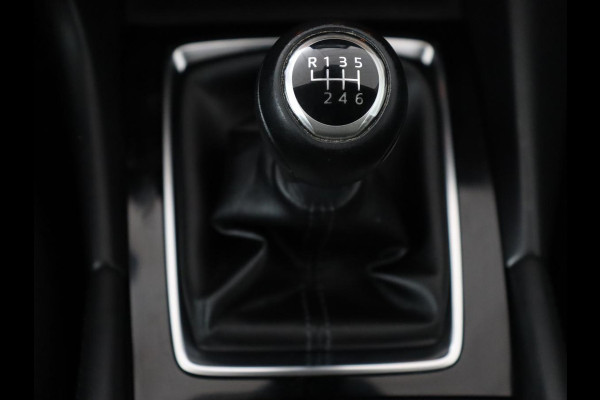 Mazda 3 2.0 SkyActiv-G 120 SkyLease+ | Stoel & stuurverwarming | Head-Up | Trekhaak | Camera | Navigatie | Full LED | Parkeerhulp | Climate control | Bluetooth | DAB | Cruise control | 103.800km NAP