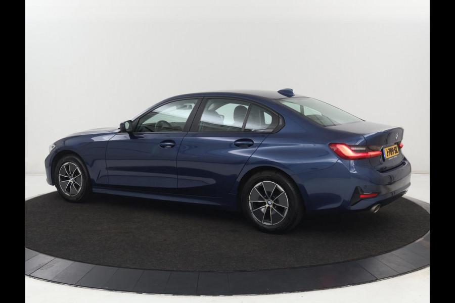 BMW 3-serie 320i Executive Edition | Sportstoelen | Carplay | Live Cockpit | Half leder | Navigatie | Full LED | Climate control | Parkeerhulp | Cruise control | Bluetooth
