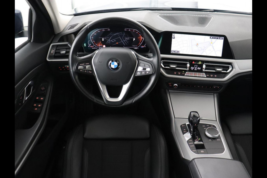 BMW 3-serie 320i Executive Edition | Sportstoelen | Carplay | Live Cockpit | Half leder | Navigatie | Full LED | Climate control | Parkeerhulp | Cruise control | Bluetooth