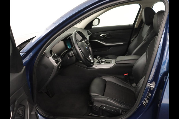 BMW 3-serie 320i Executive Edition | Sportstoelen | Carplay | Live Cockpit | Half leder | Navigatie | Full LED | Climate control | Parkeerhulp | Cruise control | Bluetooth
