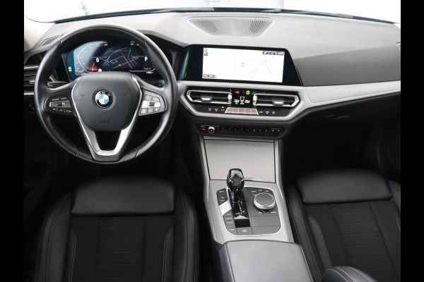 BMW 3-serie 320i Executive Edition | Sportstoelen | Carplay | Live Cockpit | Half leder | Navigatie | Full LED | Climate control | Parkeerhulp | Cruise control | Bluetooth