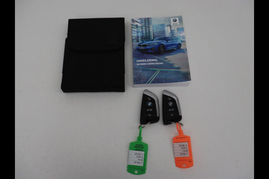 BMW 3-serie 320i Executive Edition | Sportstoelen | Carplay | Live Cockpit | Half leder | Navigatie | Full LED | Climate control | Parkeerhulp | Cruise control | Bluetooth