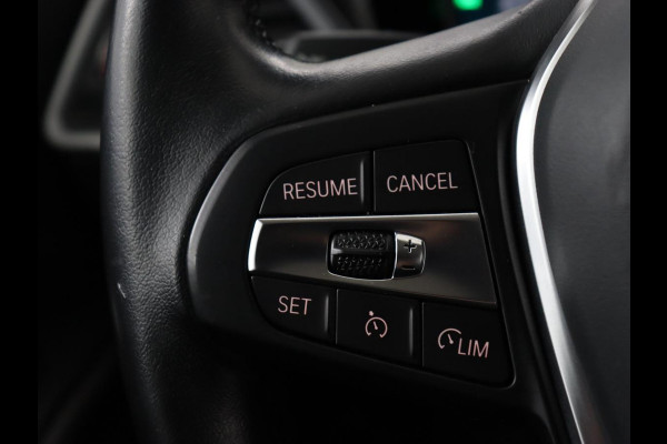BMW 3-serie 320i Executive Edition | Sportstoelen | Carplay | Live Cockpit | Half leder | Navigatie | Full LED | Climate control | Parkeerhulp | Cruise control | Bluetooth