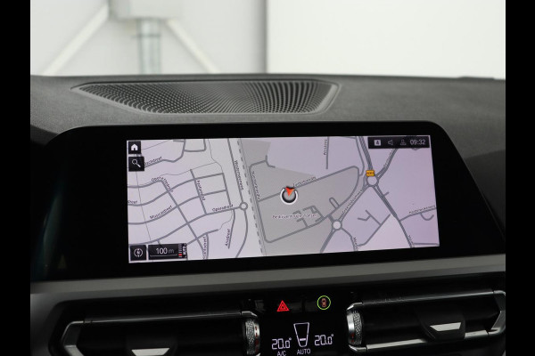 BMW 3-serie 320i Executive Edition | Sportstoelen | Carplay | Live Cockpit | Half leder | Navigatie | Full LED | Climate control | Parkeerhulp | Cruise control | Bluetooth