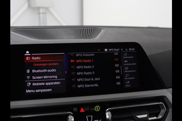 BMW 3-serie 320i Executive Edition | Sportstoelen | Carplay | Live Cockpit | Half leder | Navigatie | Full LED | Climate control | Parkeerhulp | Cruise control | Bluetooth