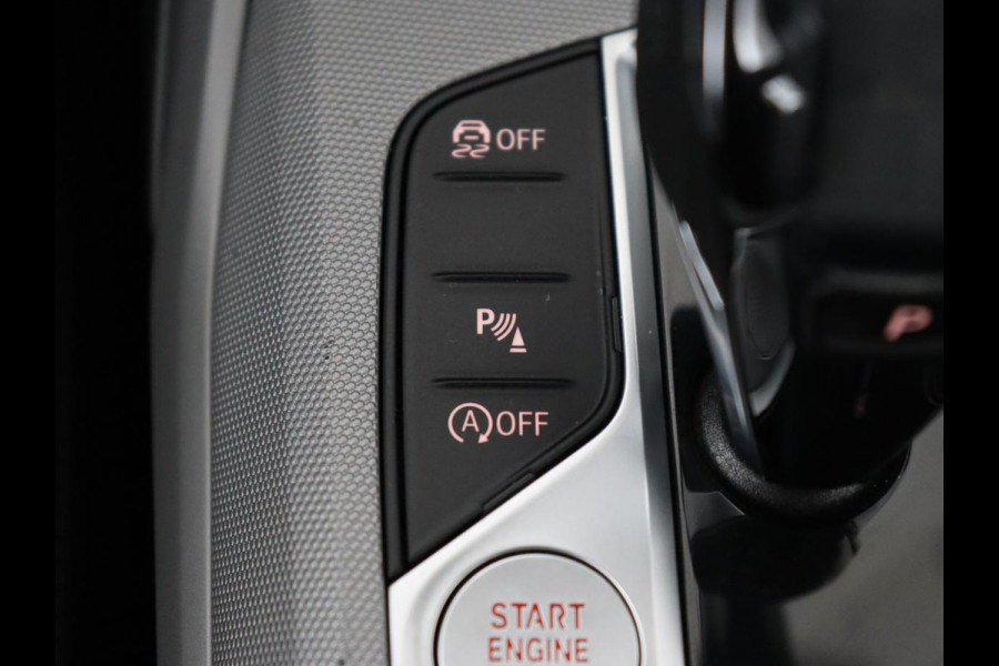 BMW 3-serie 320i Executive Edition | Sportstoelen | Carplay | Live Cockpit | Half leder | Navigatie | Full LED | Climate control | Parkeerhulp | Cruise control | Bluetooth