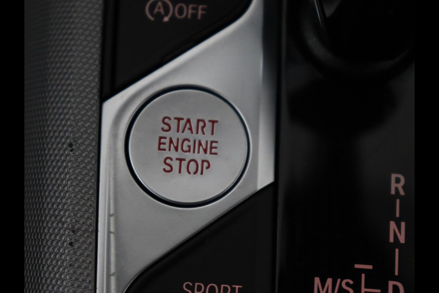 BMW 3-serie 320i Executive Edition | Sportstoelen | Carplay | Live Cockpit | Half leder | Navigatie | Full LED | Climate control | Parkeerhulp | Cruise control | Bluetooth