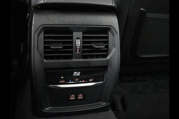 BMW 3-serie 320i Executive Edition | Sportstoelen | Carplay | Live Cockpit | Half leder | Navigatie | Full LED | Climate control | Parkeerhulp | Cruise control | Bluetooth