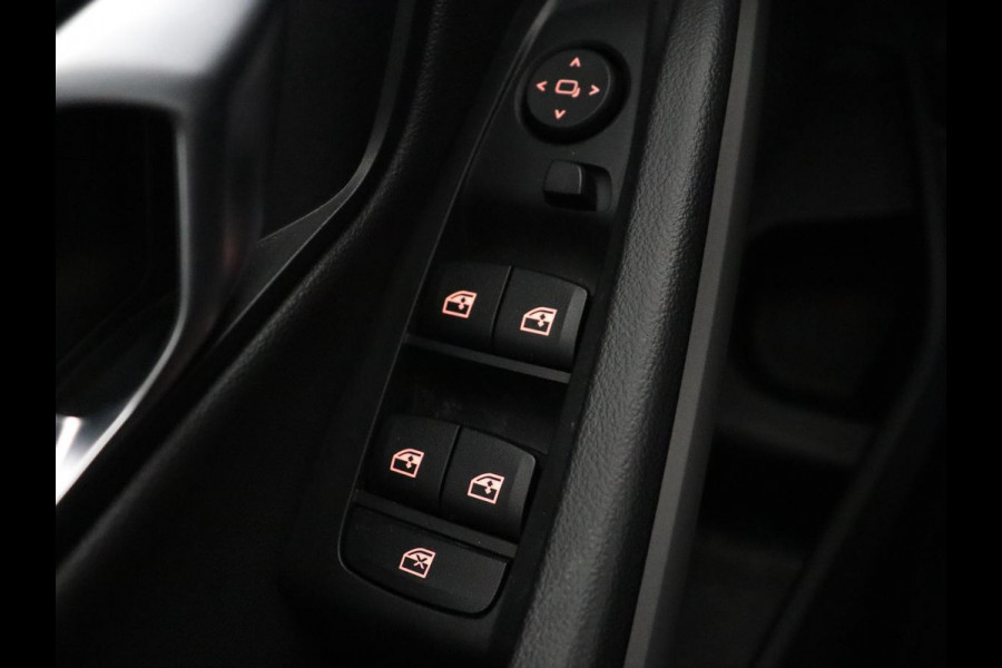 BMW 3-serie 320i Executive Edition | Sportstoelen | Carplay | Live Cockpit | Half leder | Navigatie | Full LED | Climate control | Parkeerhulp | Cruise control | Bluetooth