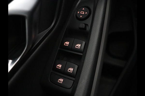 BMW 3-serie 320i Executive Edition | Sportstoelen | Carplay | Live Cockpit | Half leder | Navigatie | Full LED | Climate control | Parkeerhulp | Cruise control | Bluetooth