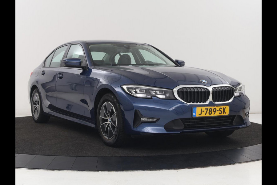 BMW 3-serie 320i Executive Edition | Sportstoelen | Carplay | Live Cockpit | Half leder | Navigatie | Full LED | Climate control | Parkeerhulp | Cruise control | Bluetooth