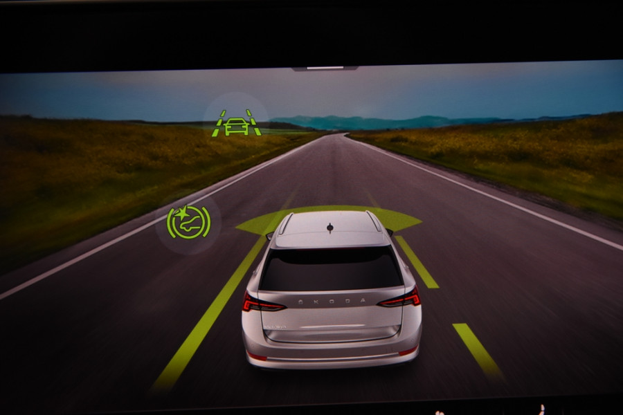 Škoda Octavia Combi 1.0 e-TSI Ambition Automaat *1ste Eigenaar*Navigatie*Trekhaak*