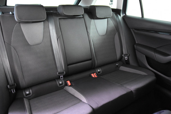 Škoda Octavia Combi 1.0 e-TSI Ambition Automaat *1ste Eigenaar*Navigatie*Trekhaak*