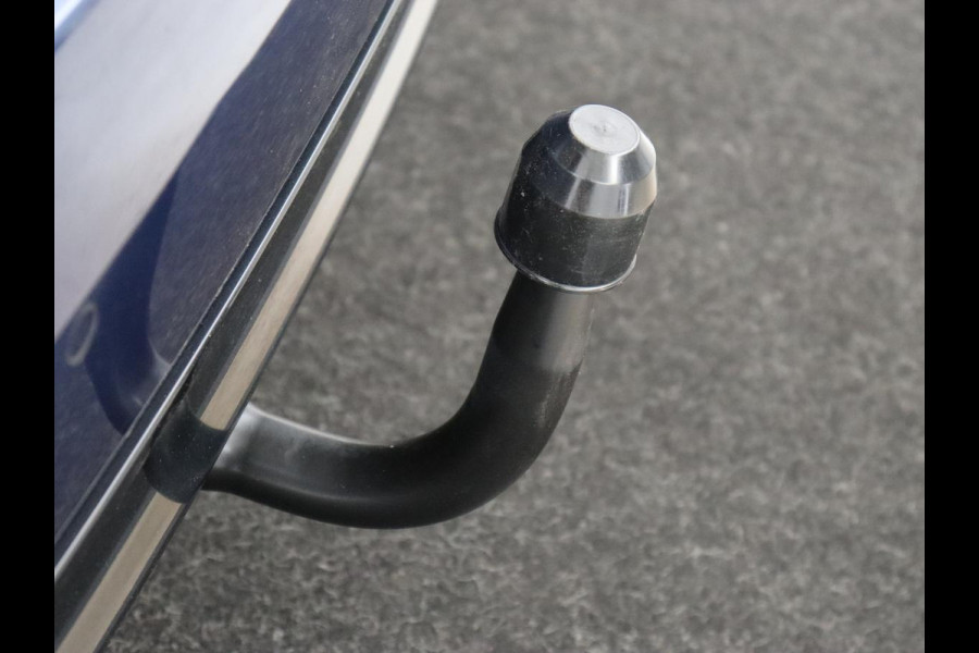 BMW 1-serie 118i Sport Line | Sportstoelen | Carplay | Half leder | Live Cockpit | Full LED | Navigatie | Sfeerverlichting | Trekhaak | Climate control | Parkeerhulp | Cruise control | DAB | Bluetooth