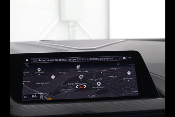 BMW 1-serie 118i Sport Line | Sportstoelen | Carplay | Half leder | Live Cockpit | Full LED | Navigatie | Sfeerverlichting | Trekhaak | Climate control | Parkeerhulp | Cruise control | DAB | Bluetooth