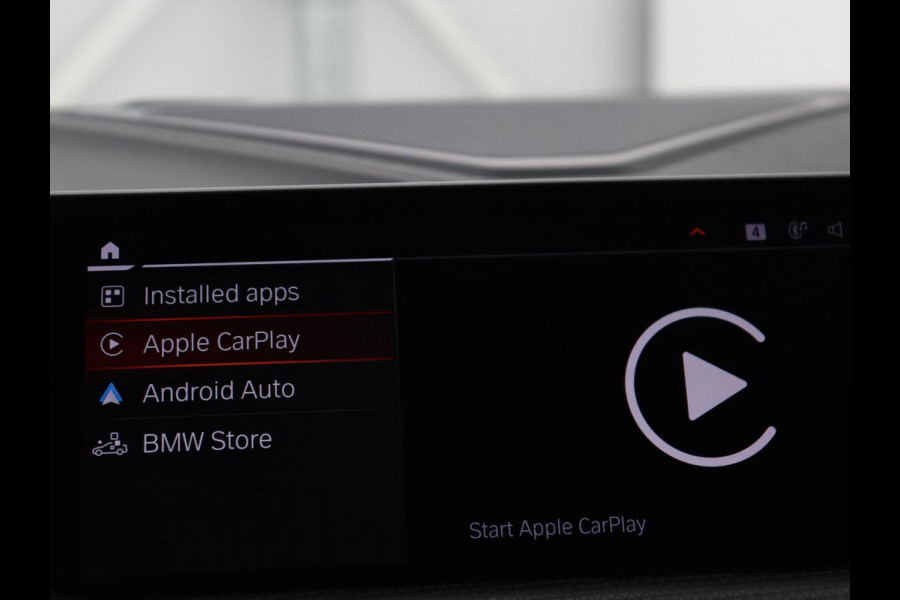 BMW 1-serie 118i Sport Line | Sportstoelen | Carplay | Half leder | Live Cockpit | Full LED | Navigatie | Sfeerverlichting | Trekhaak | Climate control | Parkeerhulp | Cruise control | DAB | Bluetooth