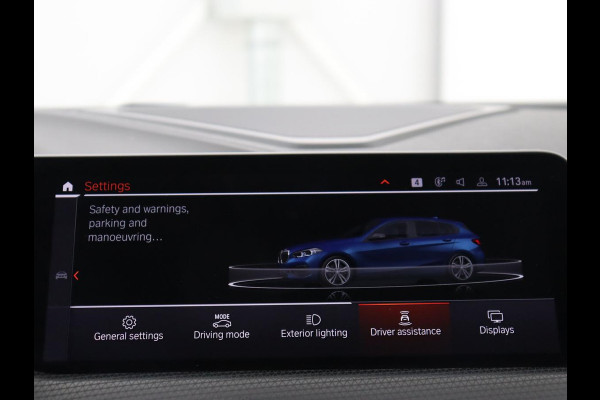 BMW 1-serie 118i Sport Line | Sportstoelen | Carplay | Half leder | Live Cockpit | Full LED | Navigatie | Sfeerverlichting | Trekhaak | Climate control | Parkeerhulp | Cruise control | DAB | Bluetooth