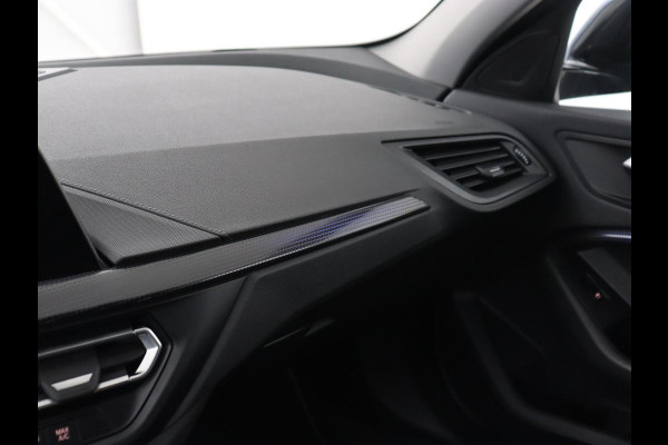 BMW 1-serie 118i Sport Line | Sportstoelen | Carplay | Half leder | Live Cockpit | Full LED | Navigatie | Sfeerverlichting | Trekhaak | Climate control | Parkeerhulp | Cruise control | DAB | Bluetooth
