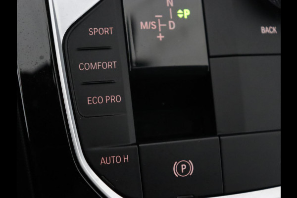 BMW 1-serie 118i Sport Line | Sportstoelen | Carplay | Half leder | Live Cockpit | Full LED | Navigatie | Sfeerverlichting | Trekhaak | Climate control | Parkeerhulp | Cruise control | DAB | Bluetooth