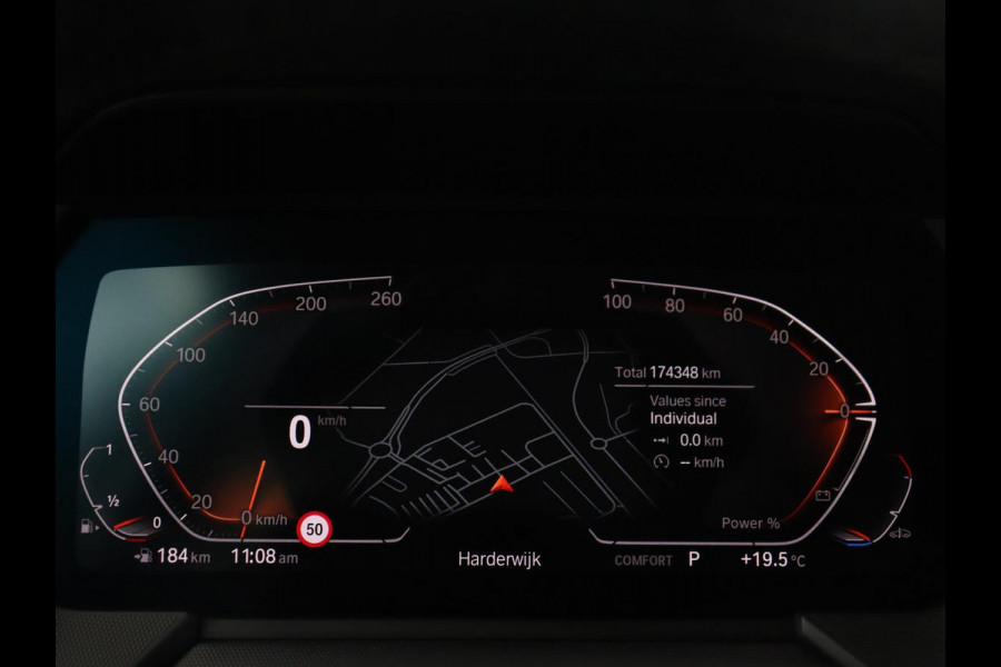 BMW 1-serie 118i Sport Line | Sportstoelen | Carplay | Half leder | Live Cockpit | Full LED | Navigatie | Sfeerverlichting | Trekhaak | Climate control | Parkeerhulp | Cruise control | DAB | Bluetooth