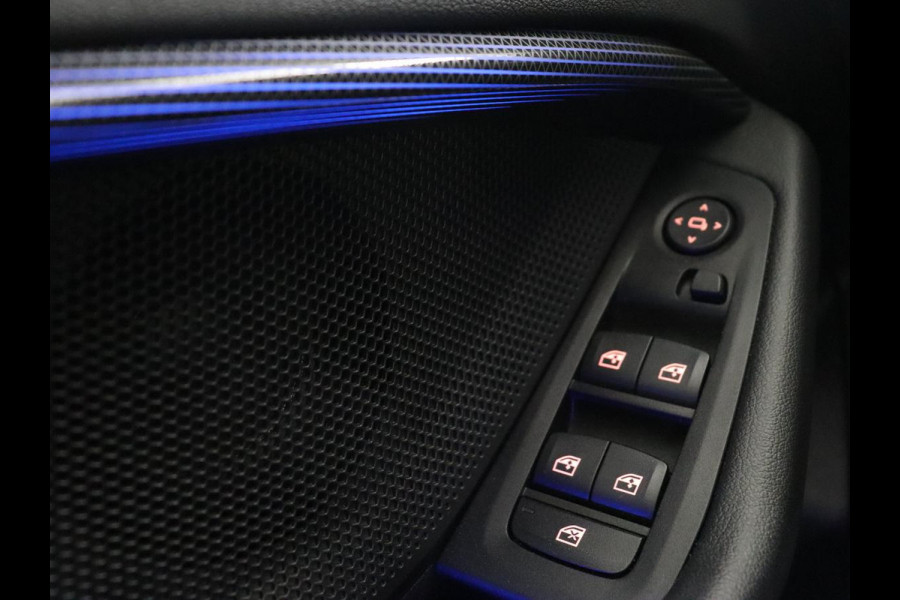 BMW 1-serie 118i Sport Line | Sportstoelen | Carplay | Half leder | Live Cockpit | Full LED | Navigatie | Sfeerverlichting | Trekhaak | Climate control | Parkeerhulp | Cruise control | DAB | Bluetooth