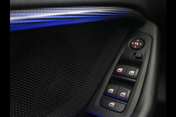 BMW 1-serie 118i Sport Line | Sportstoelen | Carplay | Half leder | Live Cockpit | Full LED | Navigatie | Sfeerverlichting | Trekhaak | Climate control | Parkeerhulp | Cruise control | DAB | Bluetooth