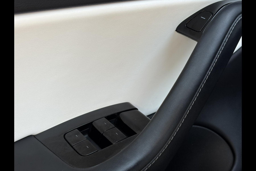 Tesla Model 3 Long Range AWD 75 kWh 2e Eigenaar,Autopilot,Panodak,Leder,360 Camera,Adaptive Cruise,NL Auto,N.A.P,Extra zomer banden,APK tot 09-2027