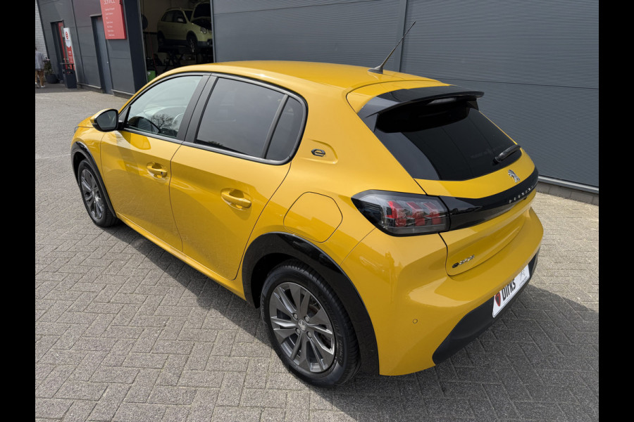 Peugeot e-208 Active Pack 50 kWh (Automatische Airco - LED - Navigatie - Apple Carplay - Keyless Start - Lichtmetalen Velgen)