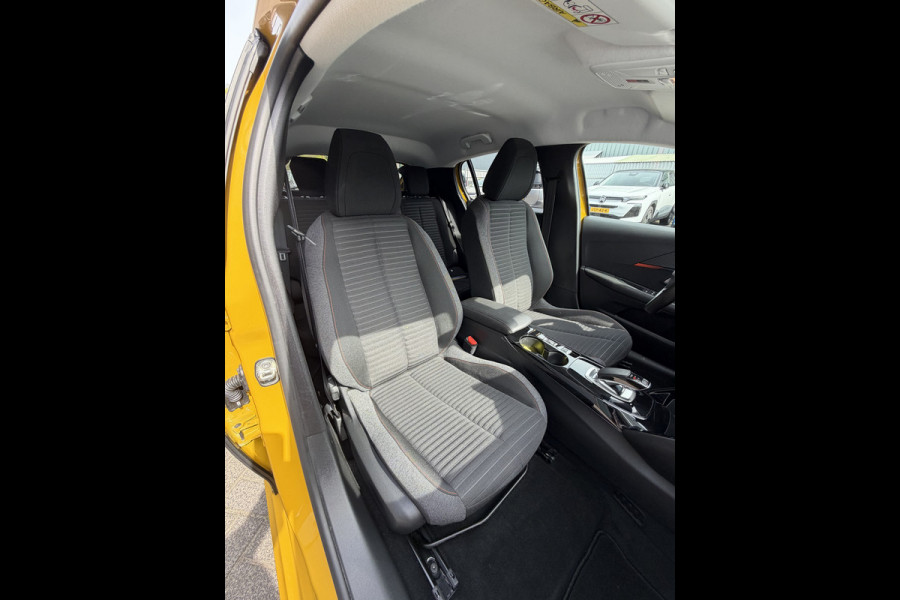 Peugeot e-208 Active Pack 50 kWh (Automatische Airco - LED - Navigatie - Apple Carplay - Keyless Start - Lichtmetalen Velgen)