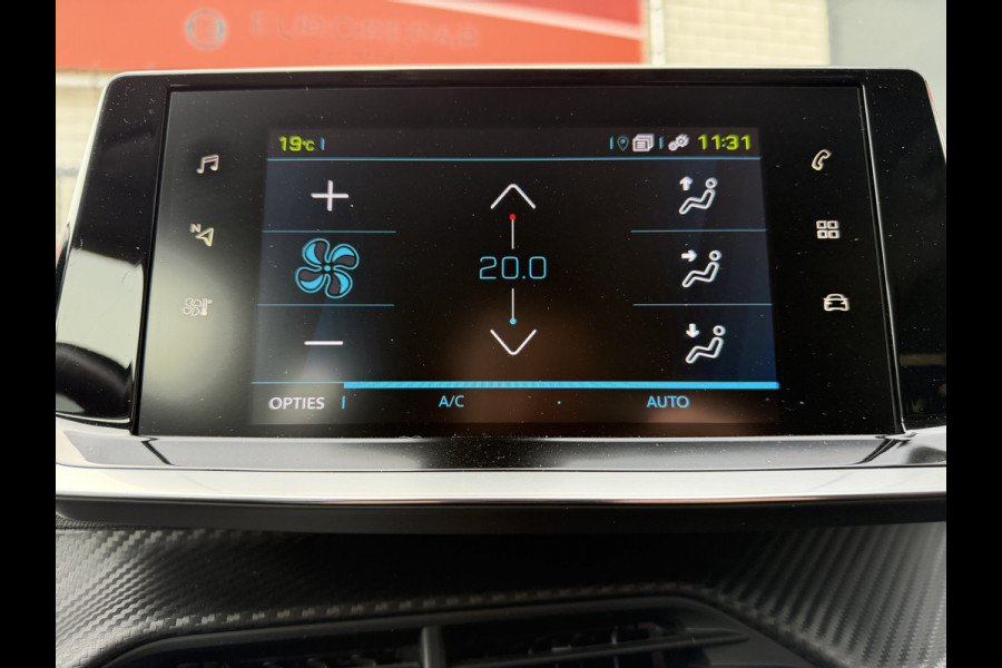 Peugeot e-208 Active Pack 50 kWh (Automatische Airco - LED - Navigatie - Apple Carplay - Keyless Start - Lichtmetalen Velgen)
