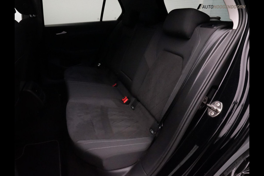 Volkswagen Golf 1.5 TSI Life Business Luxe (STUURVERWARMING,MEMORY,PANORAMA,ADAPTIVE CRUISE,SFEERVERLICHTING,CAMERA,TOPCONDITIE)