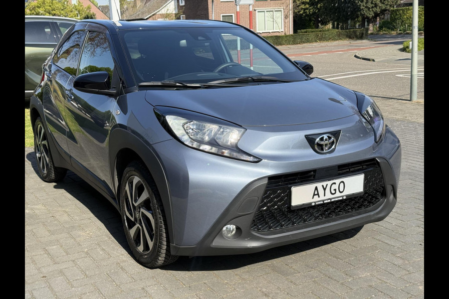 Toyota Aygo X 1.0 VVT-i S-CVT Automaat Pulse Bi-Tone | Stoelverwarming, Airconditioning, 17 inch, CarPlay, Adaptive cruise control